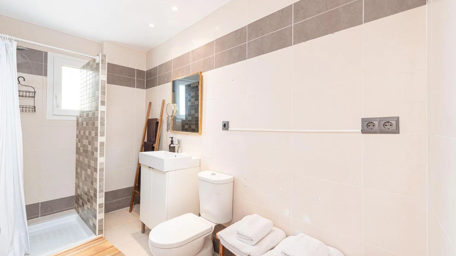 Metropolitan Apartment In Malaga By Solaga Holiday Homes